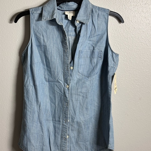 St. Johns Bay Women Denim Chambray Top Sleeveless Button Front XS - Picture 5 of 8